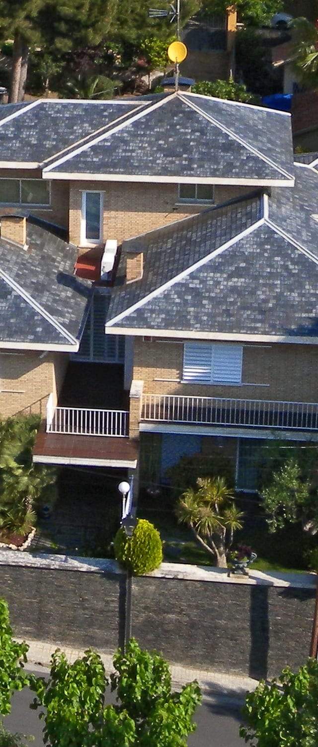 Exclusiva Villa de Estilo Inglés con Piscina Privada y Vistas al Mar - Barcelona