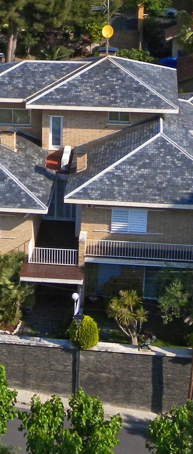 Exclusiva Villa de Estilo Inglés con Piscina Privada y Vistas al Mar - Barcelona