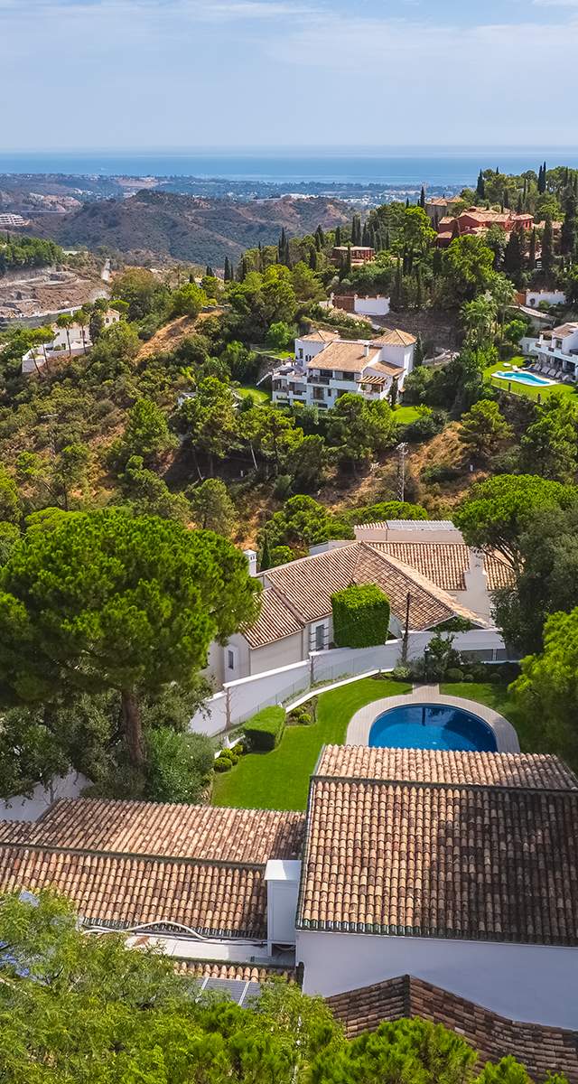 ELEGANTE VILLA TOTALMENTE REFORMADA CON CASA DE INVITADOS Y VISTAS PANORÁMICAS EN EL MADROÑAL - MALAGA — imagen 2