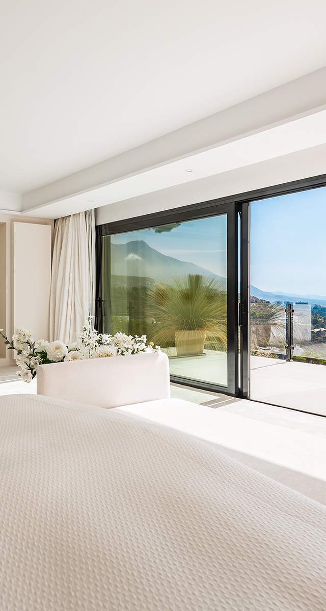 ELEGANTE VILLA TOTALMENTE REFORMADA CON CASA DE INVITADOS Y VISTAS PANORÁMICAS EN EL MADROÑAL - MALAGA — imagen 3