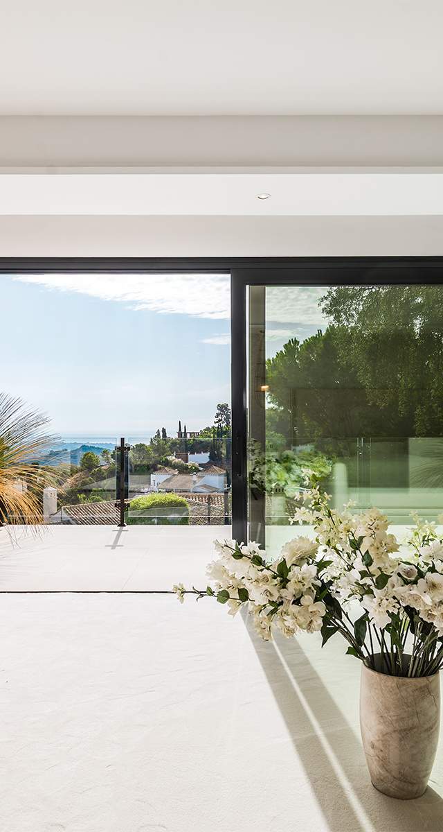 ELEGANTE VILLA TOTALMENTE REFORMADA CON CASA DE INVITADOS Y VISTAS PANORÁMICAS EN EL MADROÑAL - MALAGA — imagen 4