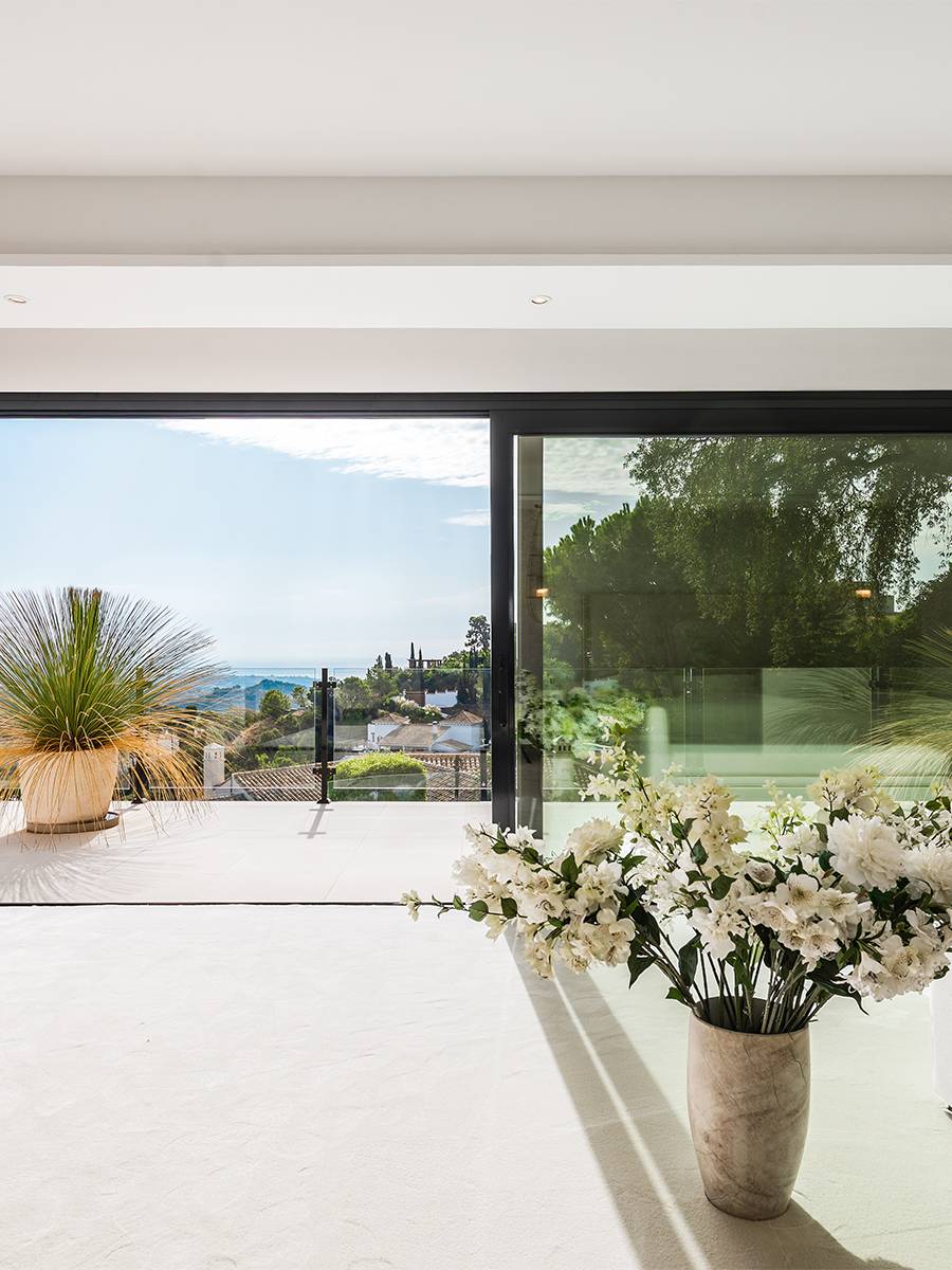 ELEGANTE VILLA TOTALMENTE REFORMADA CON CASA DE INVITADOS Y VISTAS PANORÁMICAS EN EL MADROÑAL - MALAGA — imagen 4