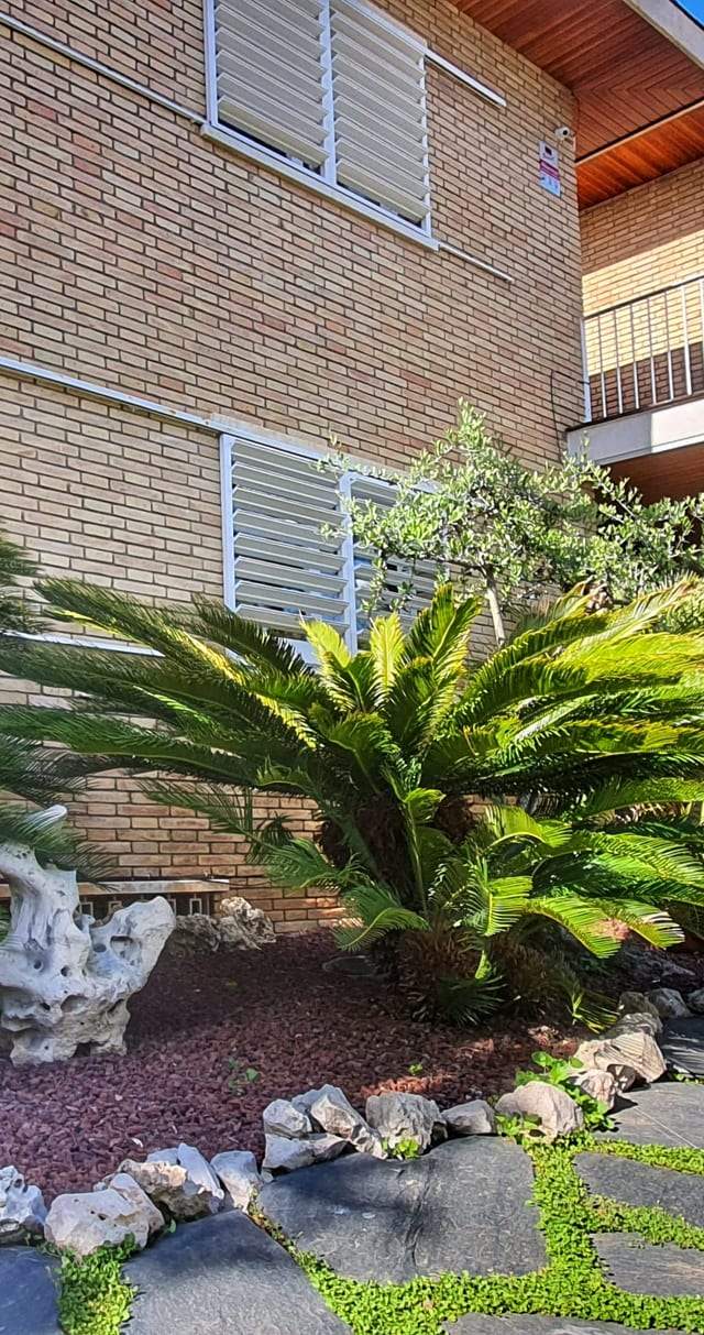 Exclusiva Villa de Estilo Inglés con Piscina Privada y Vistas al Mar - Barcelona — imagen 3