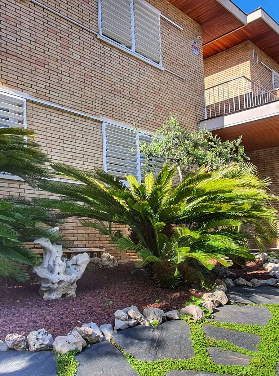 Exclusiva Villa de Estilo Inglés con Piscina Privada y Vistas al Mar - Barcelona — imagen 3