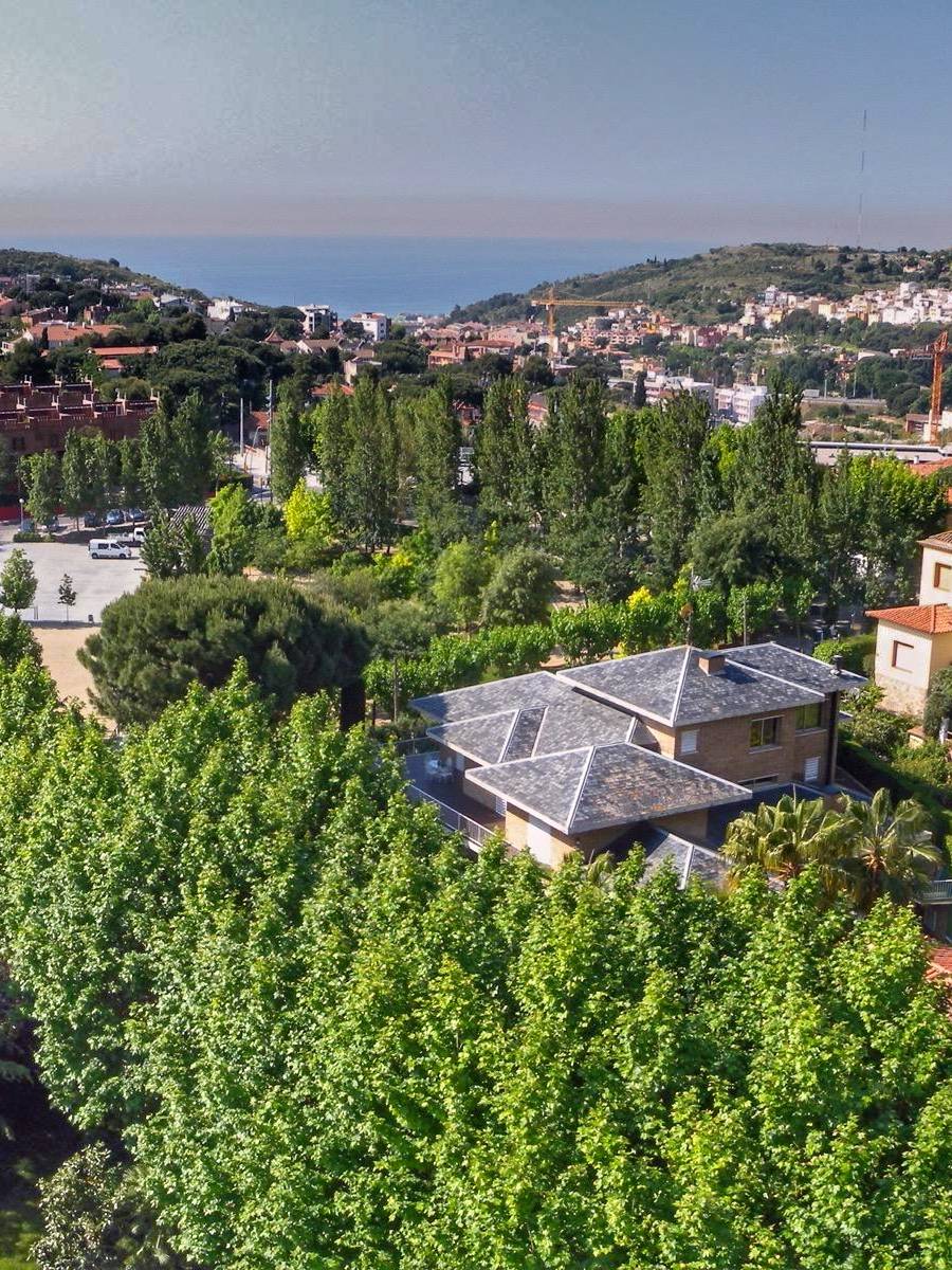 Exclusiva Villa de Estilo Inglés con Piscina Privada y Vistas al Mar - Barcelona — imagen 30