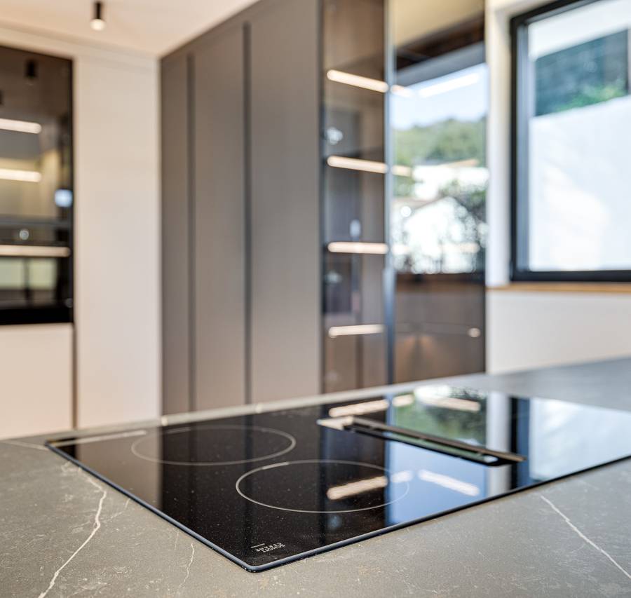 Villa de Vanguardia en Sant Just Desvern: Tecnología, Privacidad y Diseño — imagen 21