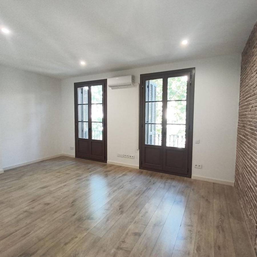 PISO REFORMADO EN SANT ANTONI - BARCELONA — imagen 3