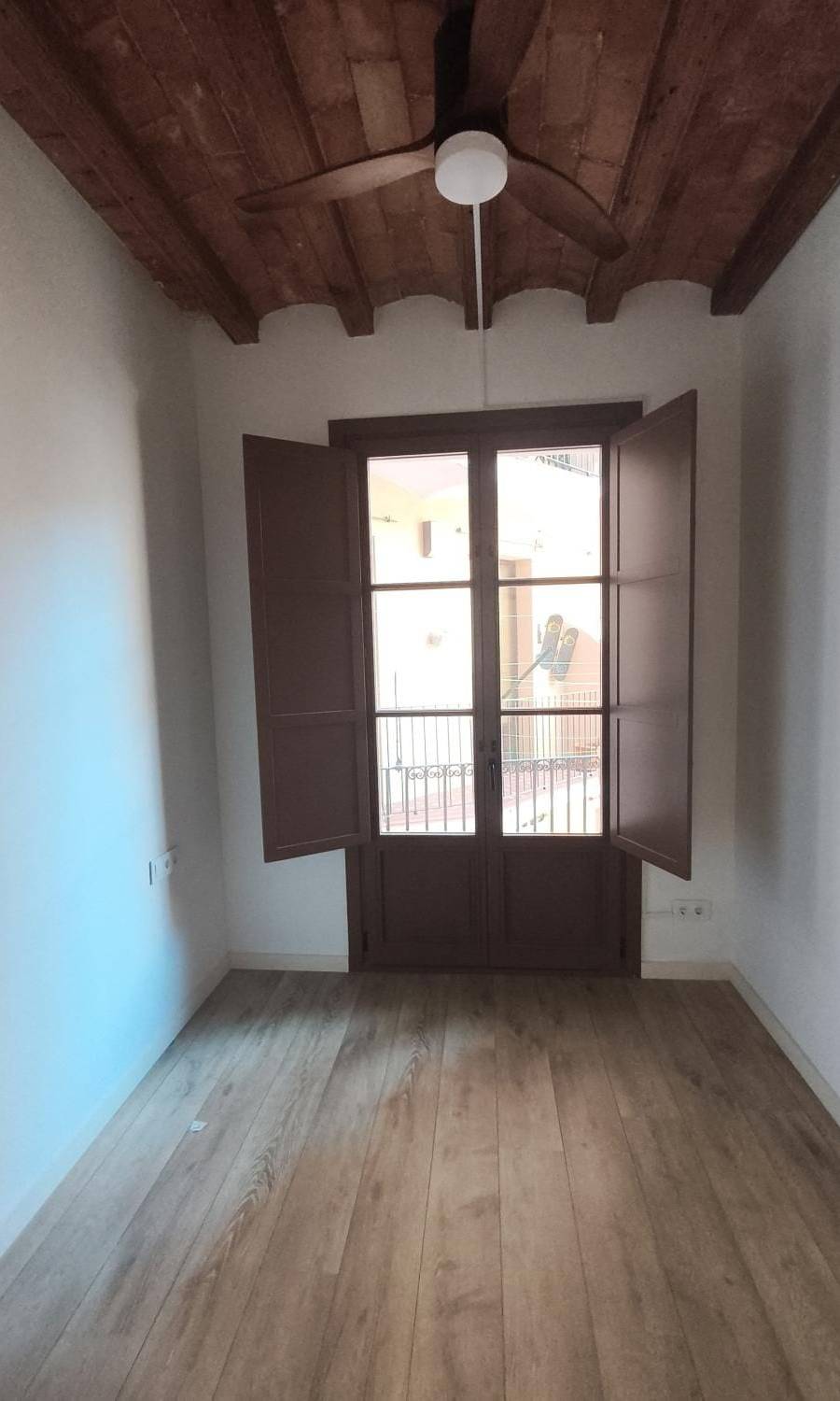 PISO REFORMADO EN SANT ANTONI - BARCELONA — imagen 4