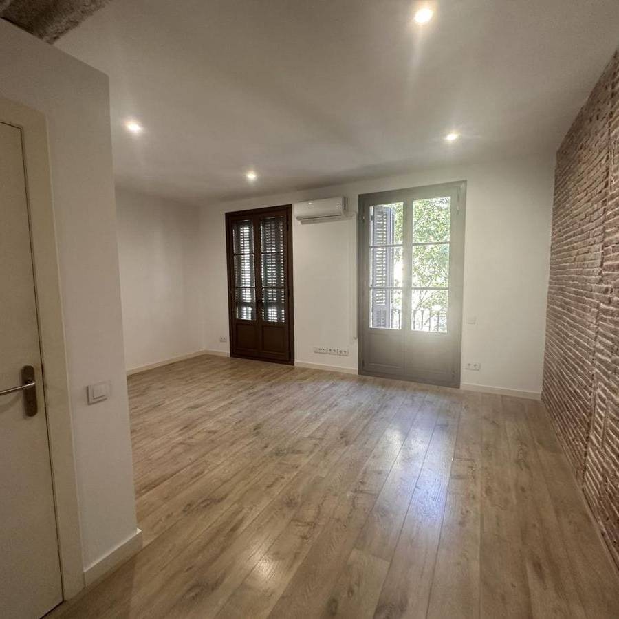 PISO REFORMADO EN SANT ANTONI - BARCELONA — imagen 6