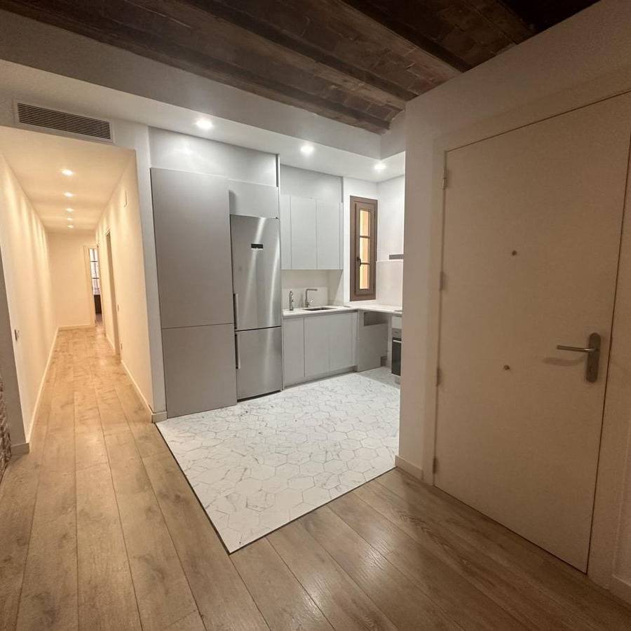 PISO REFORMADO EN SANT ANTONI - BARCELONA — imagen 7