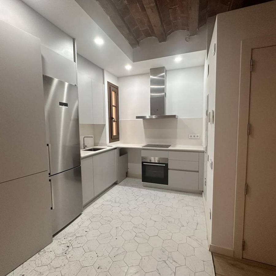 PISO REFORMADO EN SANT ANTONI - BARCELONA — imagen 8