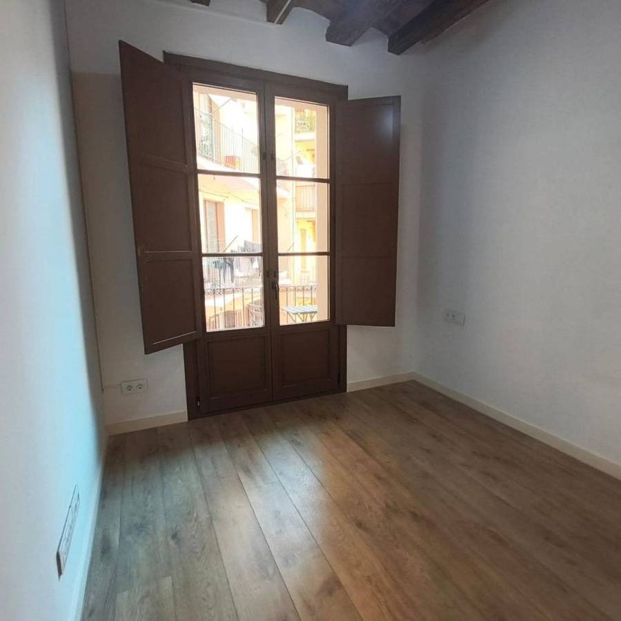 PISO REFORMADO EN SANT ANTONI - BARCELONA — imagen 11