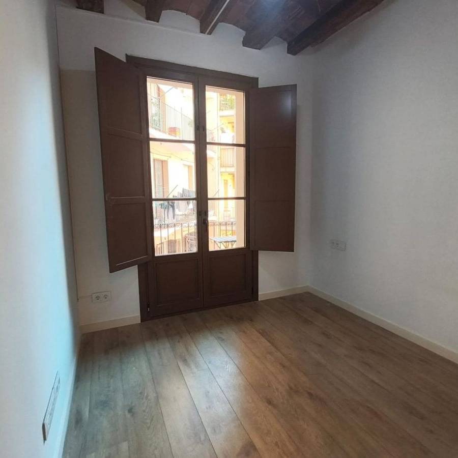 PISO REFORMADO EN SANT ANTONI - BARCELONA — imagen 12
