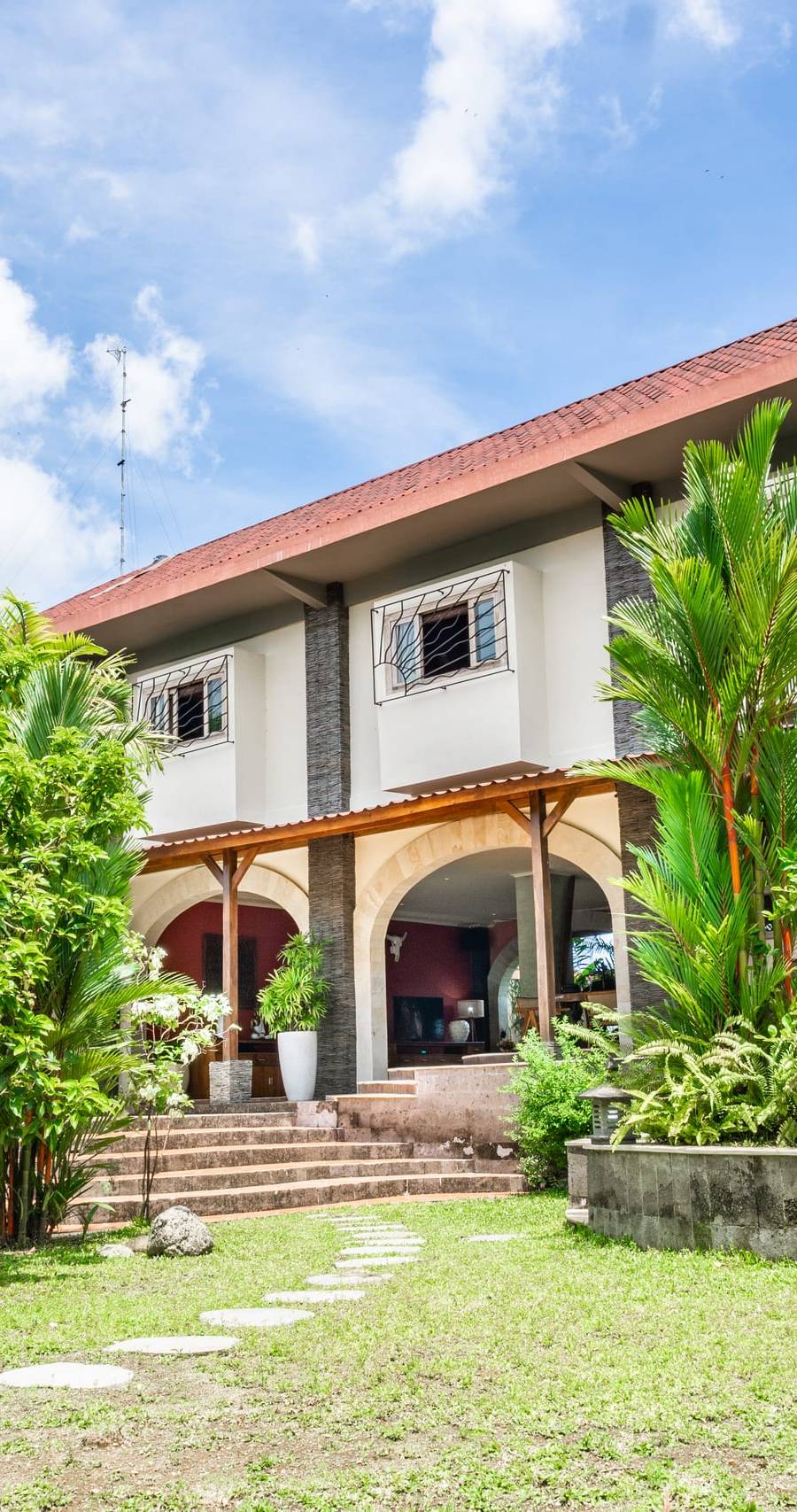 Amplia Villa de 5 Dormitorios con Vistas al Atardecer y Arrozales en Kaba-Kaba — imagen 8