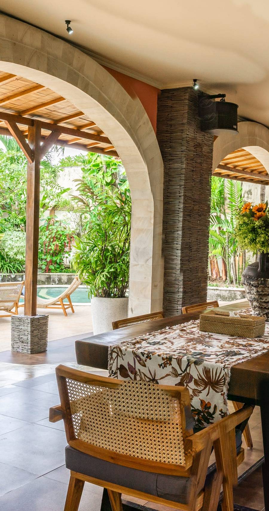 Amplia Villa de 5 Dormitorios con Vistas al Atardecer y Arrozales en Kaba-Kaba — imagen 10