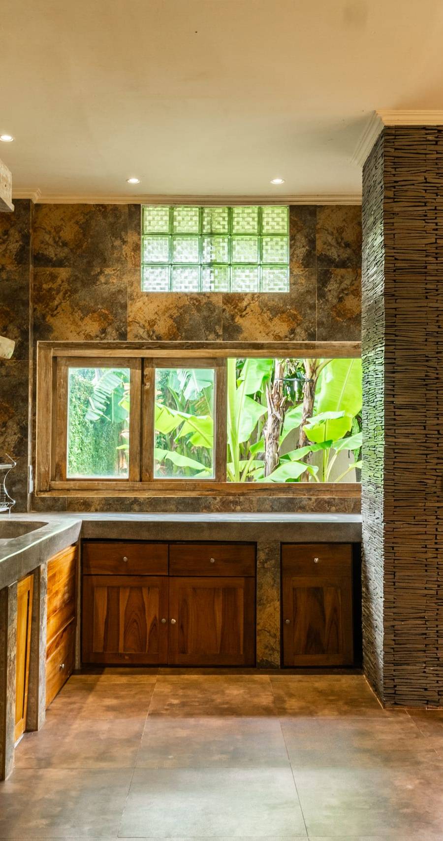 Amplia Villa de 5 Dormitorios con Vistas al Atardecer y Arrozales en Kaba-Kaba — imagen 15