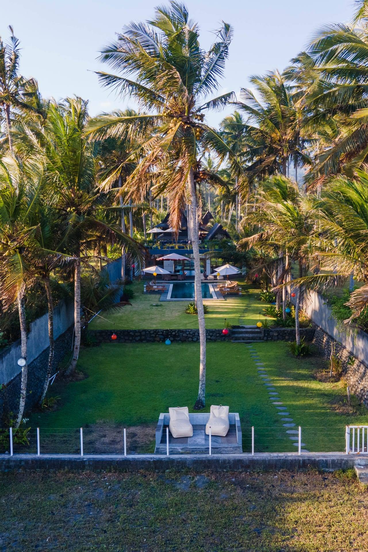 Auténtica Villa Freehold de 6 Dormitorios Frente al Mar en Jembrana — imagen 1