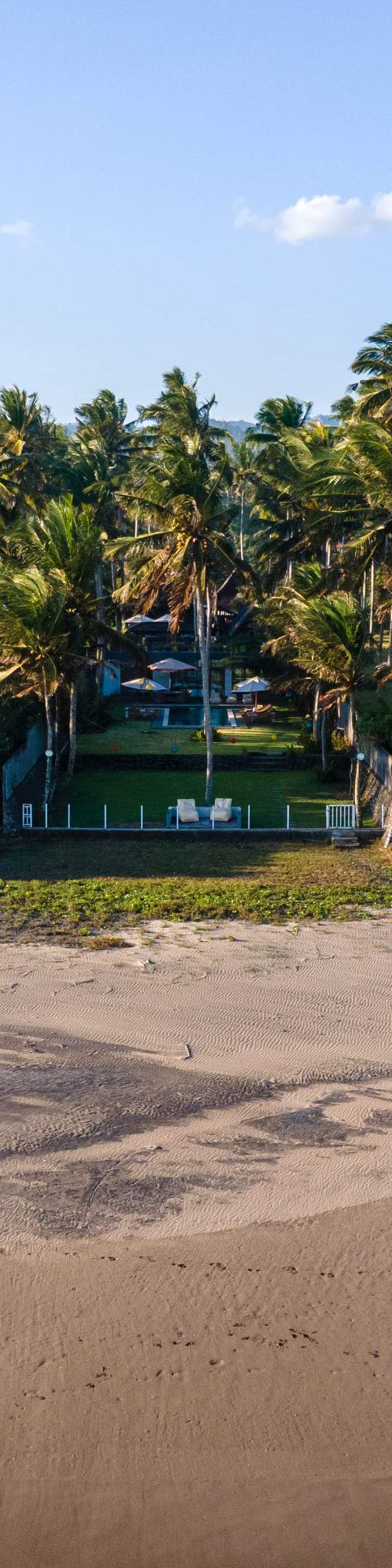 Auténtica Villa Freehold de 6 Dormitorios Frente al Mar en Jembrana — imagen 2