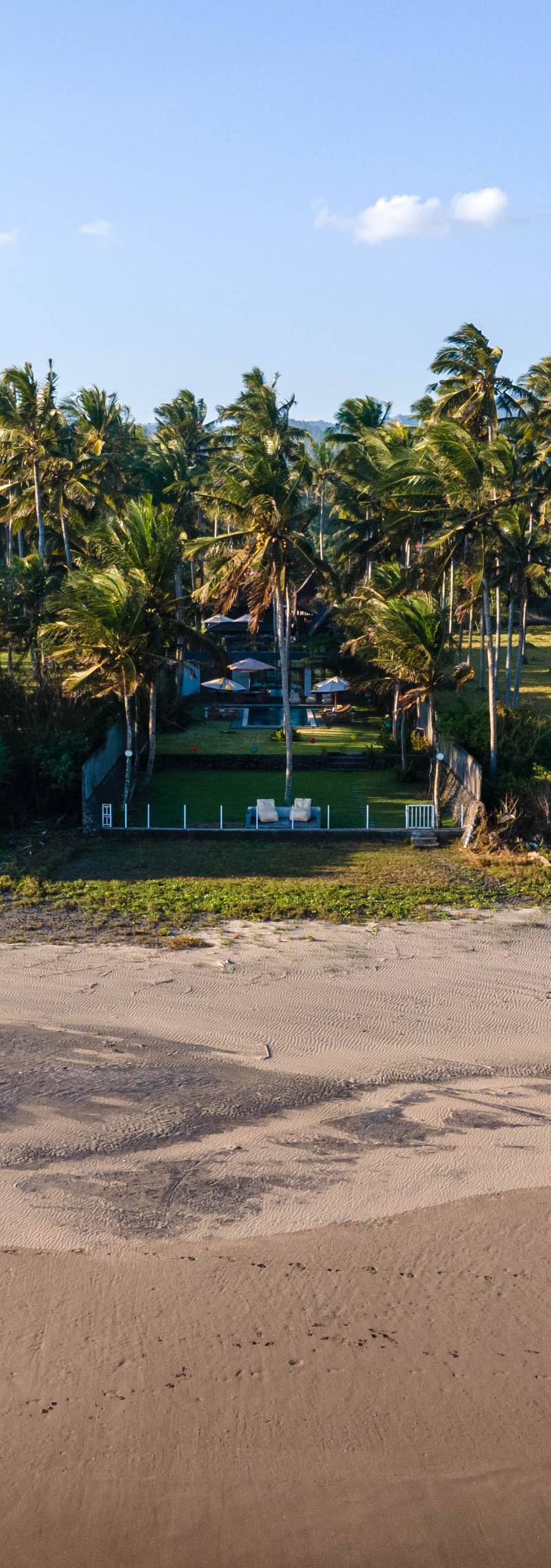 Auténtica Villa Freehold de 6 Dormitorios Frente al Mar en Jembrana — imagen 2