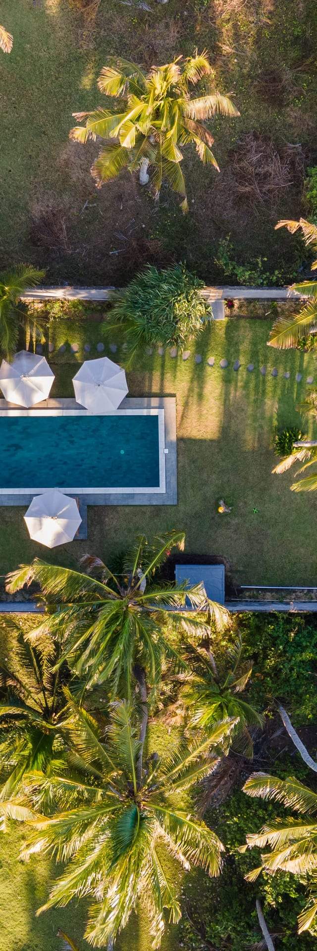Auténtica Villa Freehold de 6 Dormitorios Frente al Mar en Jembrana — imagen 3