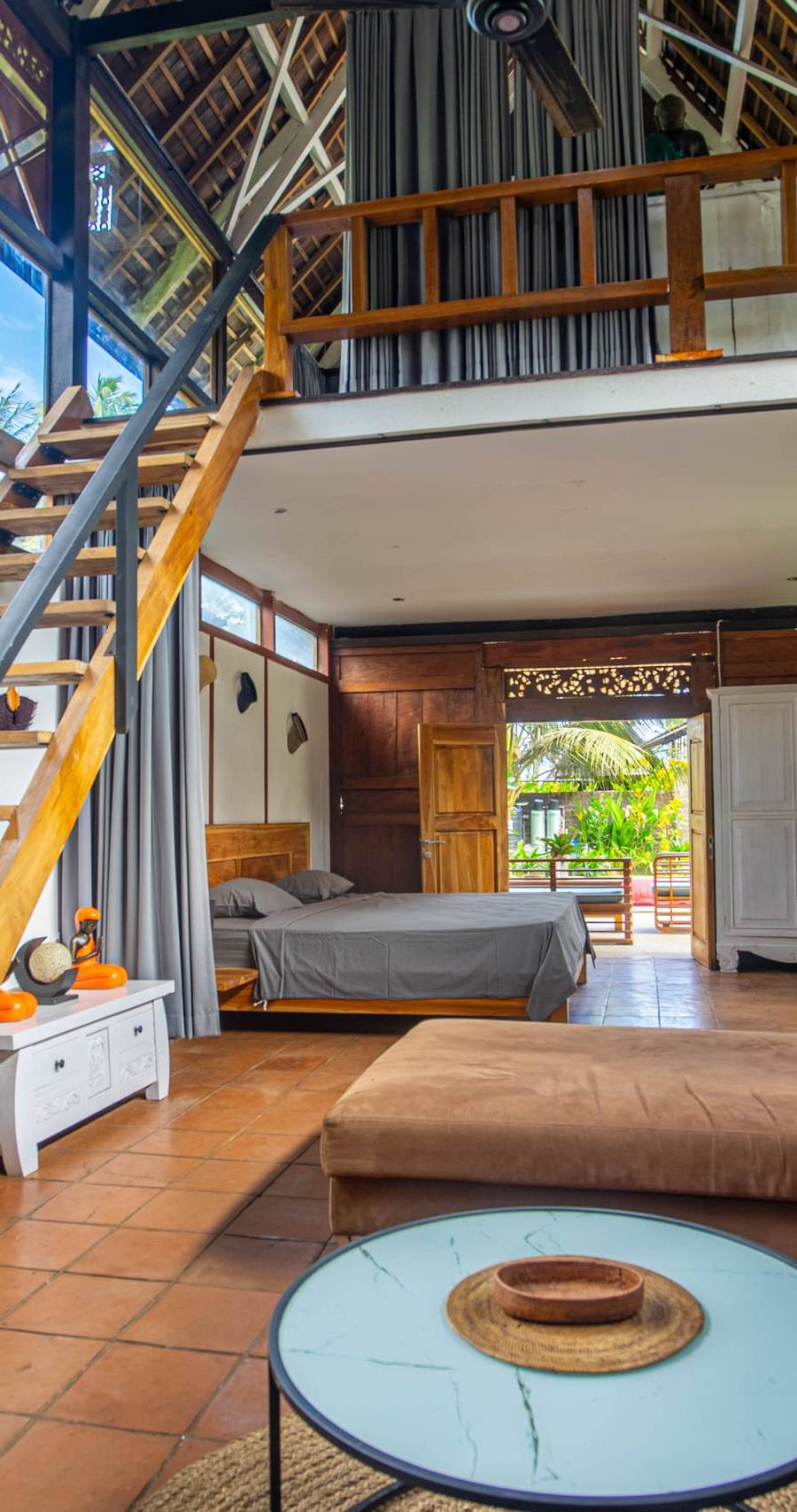 Auténtica Villa Freehold de 6 Dormitorios Frente al Mar en Jembrana — imagen 17