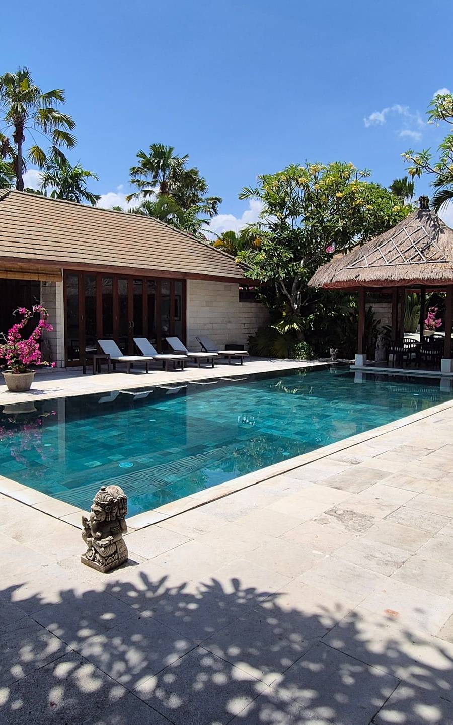 Exquisita Villa a Pasos de la Playa Diseñada por Popo Danes – Opciones Leasehold y Freehold — imagen 1