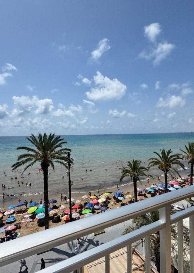 PISO EN LA PLAYA EN TORREVIEJA