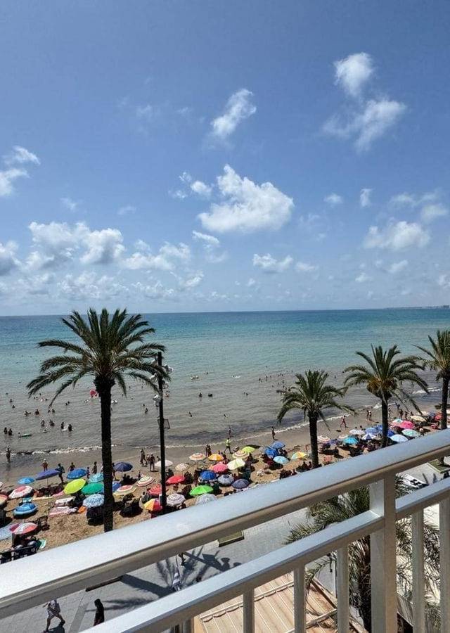PISO EN LA PLAYA EN TORREVIEJA